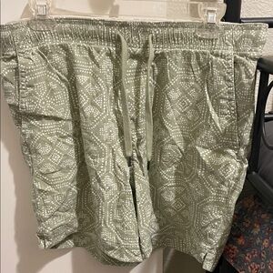 Express Women's Green Patterned Cargo Shorts